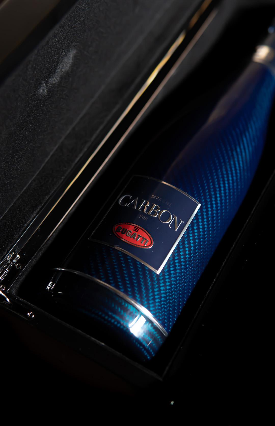 Carbon Champagner Cuvee Brut Vollcarbon Flasche in Packung