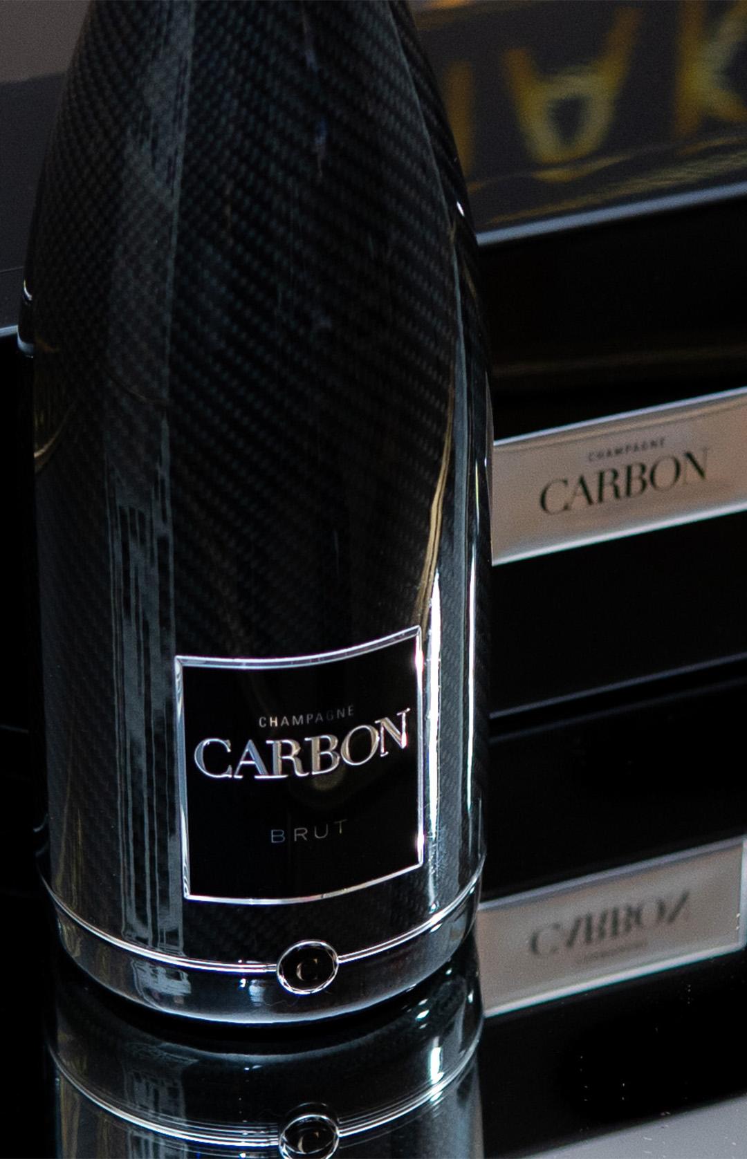 Cuvee Brut Vollcarbon Flasche mit Packung